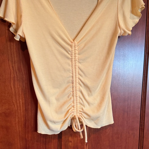 Light Yellow Ruched V-Neck Blouse - Picture 3 of 5